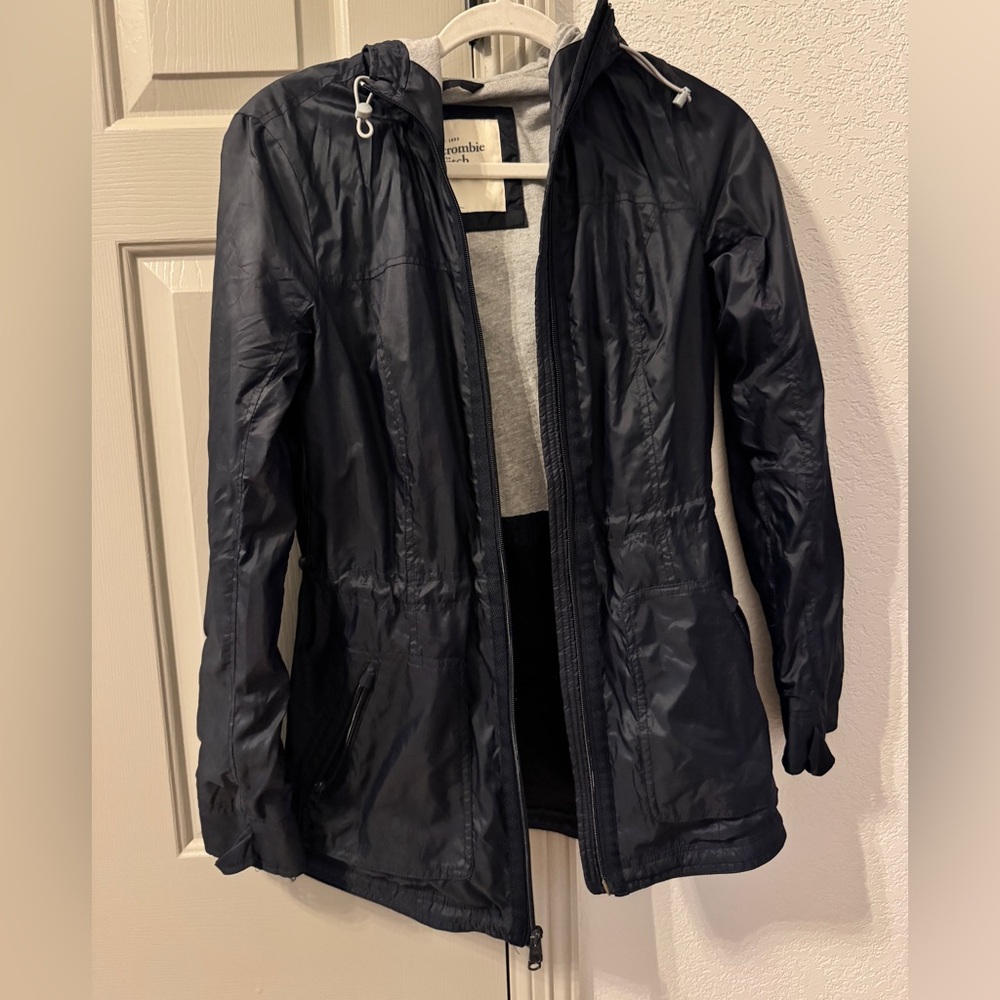 Women’s Navy Abercrombie and Fitch rain jacket size Medium